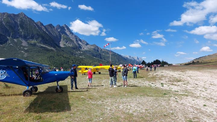 Il Savannah I-D555 del GPV Valsesia al raduno AIPM dei piloti di montagna al Passo del Tonale